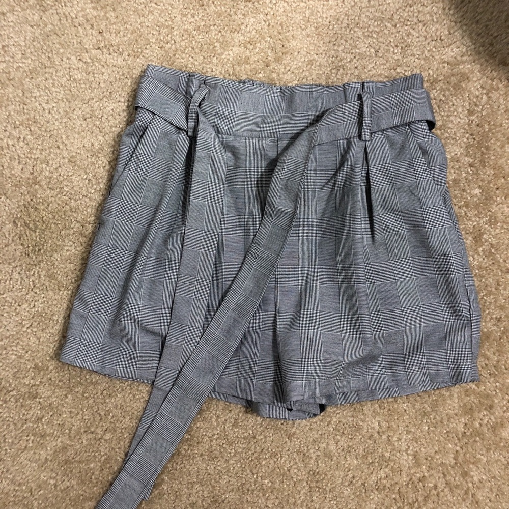 Checkered grey &white shorts - Picture 4 of 5